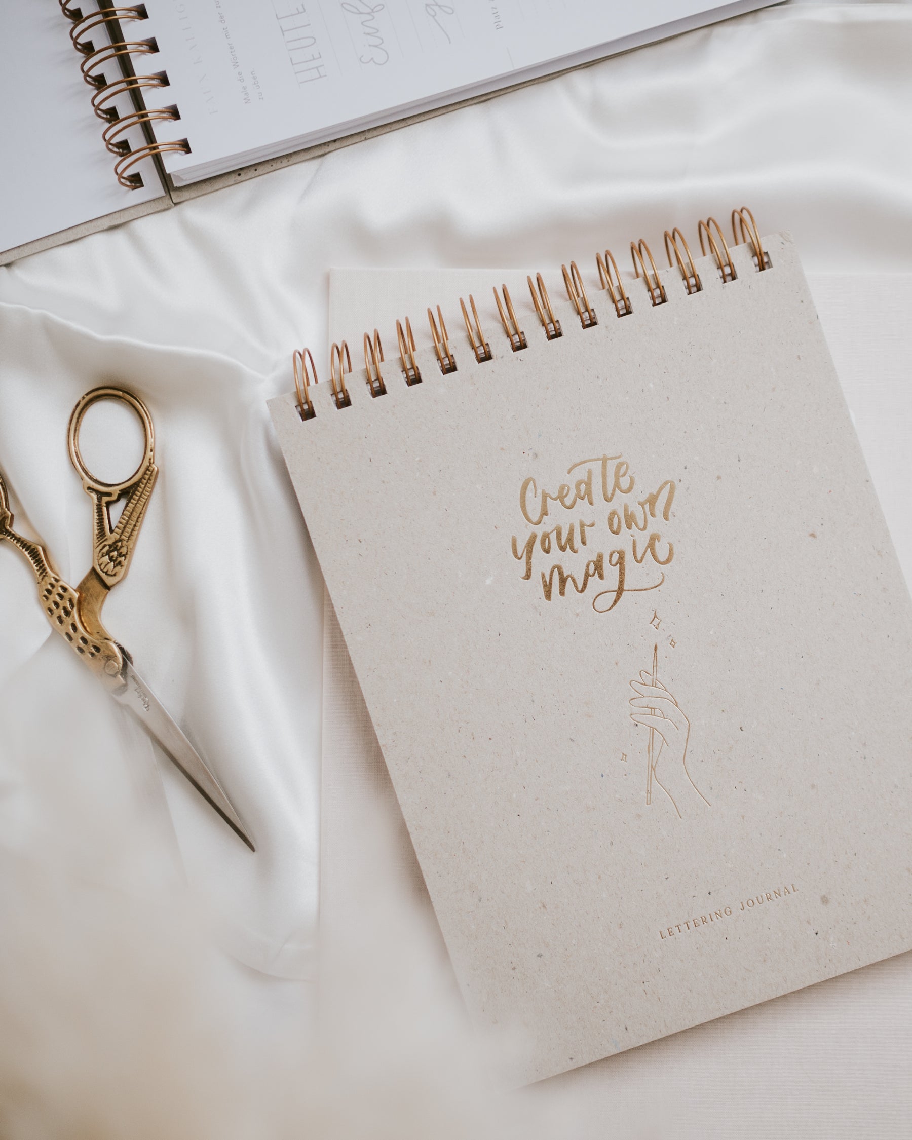 Handlettering Journal "Create your own magic"