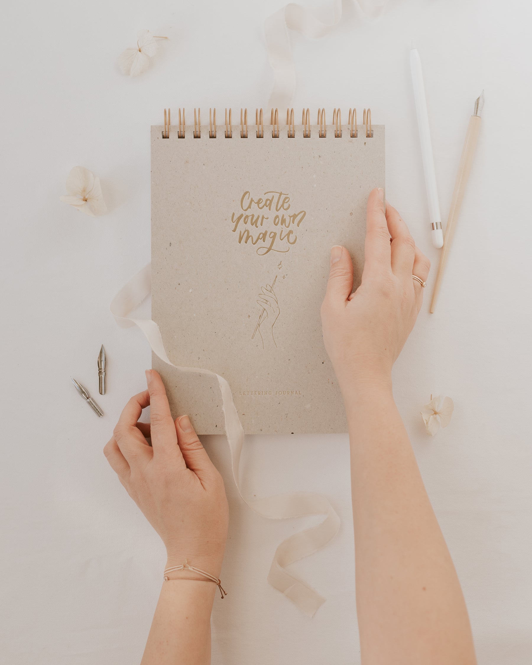 Handlettering Journal "Create your own magic"